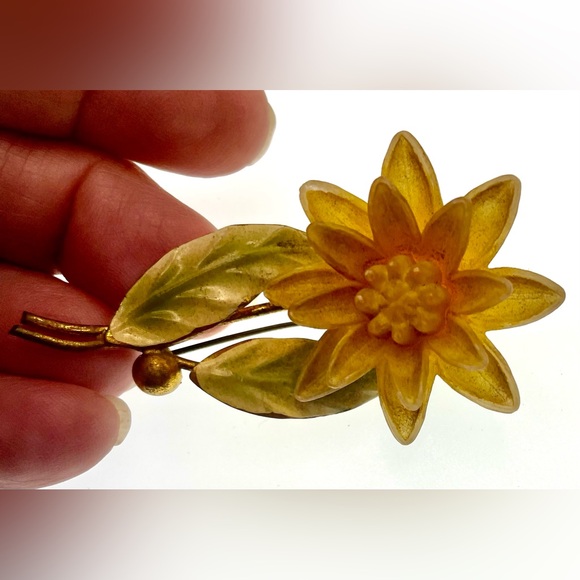 Vintage Gold Tone Celluloid Flower Pin
Enameled Leaves Brooch Pin MCM - Picture 2 of 8